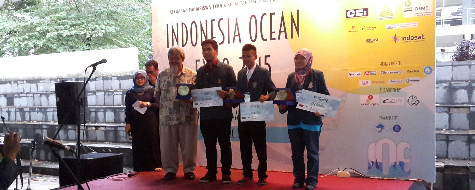 Juara Pertama kompetisi Call For Paper,Ocean Expo